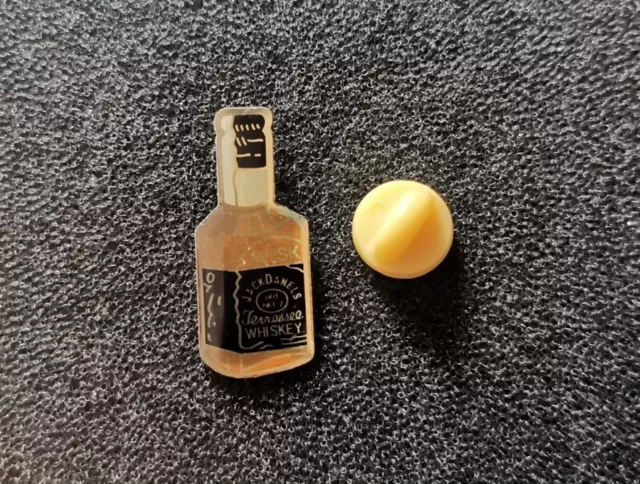 Pin's Jack Daniel's alcohol Alcool boisson drink Whisky bottle  - Pin Pins L7