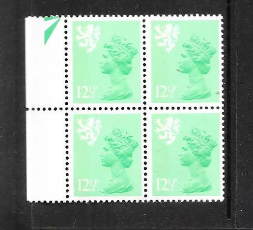 GB SCOTLAND 1982 12½p lt emerald type 1 block of 4 MINT never hinged SG S38