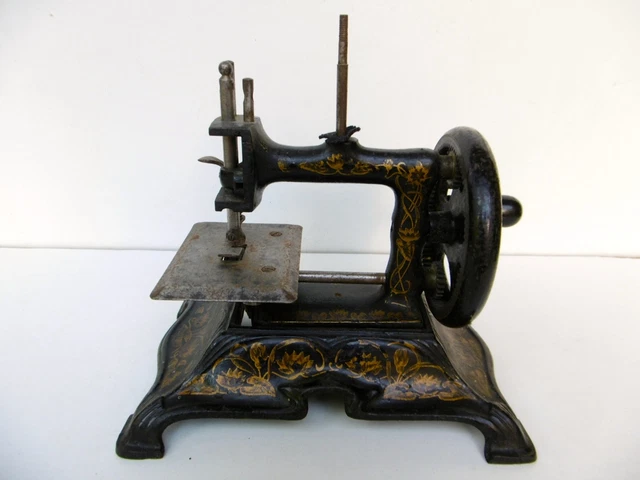 PETITE MACHINE A Coudre Singer D'enfant En Fonte - Epoque 1900 - Jouet