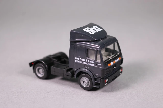 Miniature HO 1/87 Camion Tuborg Praliné - Mercedes Rouge Et Blanc, Occasion