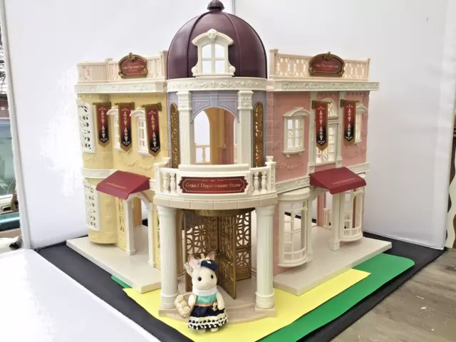 Sylvanian Families Town Series Grand Department Store Bundle....................