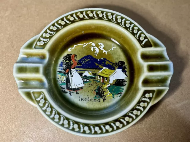 Vintage Irish Porcelain Wade Co. Armagh Pottery Ashtray IP628 Made in Ireland