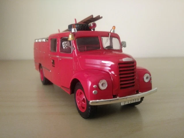 CAMION CLÁSICO EBRO Serie C Porta Vehículos (Escala 1/43) iXO, Nuevo en su caja EUR 87,95 - ES