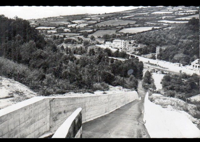 PANNESSIERE / PLANCHEZ-DU-MORVAN (58) VILLAS vues du DEVERSOIR en 1952