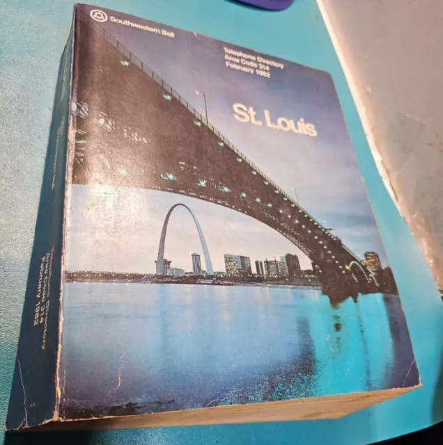 Southwestern Bell ST LOUIS MO phone book Telephone Directory  1982 WHITE Pages