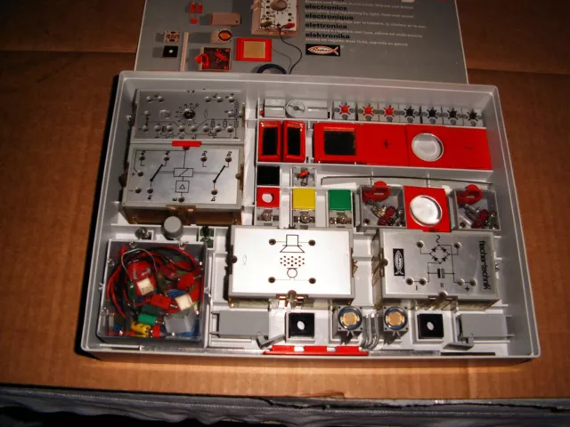 FISCHERTECHNIK Baukasten hobby 4, *Elektronik*, mit Kartonabdeckung, TOP