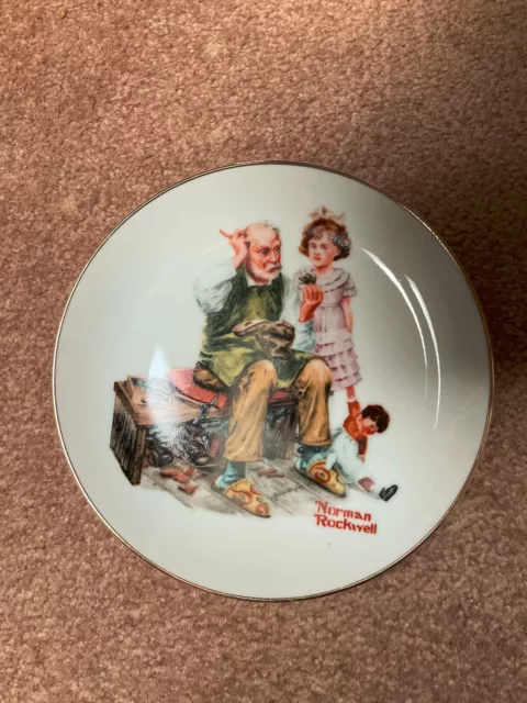 Norman Rockwell Decorative Plate 6.5" The Cobbler 1984 Museum Made in Japan