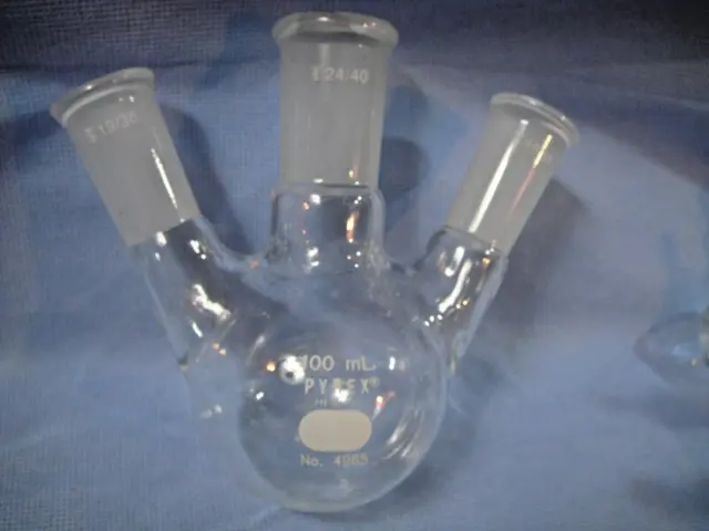 Corning Pyrex 19/38, 24/40 Glass Angled 3-Neck 100mL Round Bottom Flask 4965-100