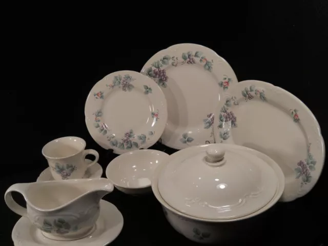 Pfaltzgraff Grapevine Dinnerware, Bowls Plates Platter Cups Casserole Gravy Boat Pfaltzgraff Grapevine Dinnerware, Bowls Plates Platter Cups Casserole Gravy Boat