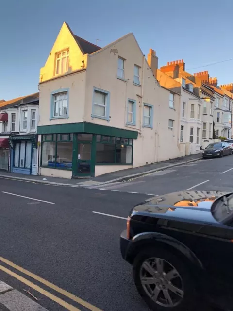 FREEE HOLD Corner Shop With 6 Rooms Maisonette  ABOVE Shop A1-A3 Alcohol License