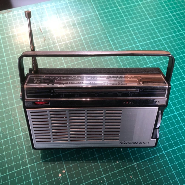 VINTAGE 1965 PHILIPS Nicolette DeLuxe transistor radio spares or