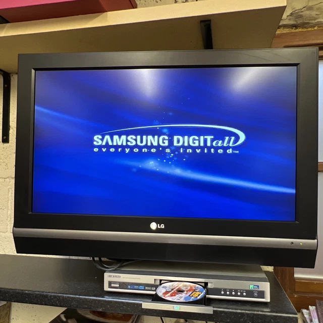 LG 32LC2D LCD TV + Wall Bracket + Remote Control FULL WORKING ORDER £