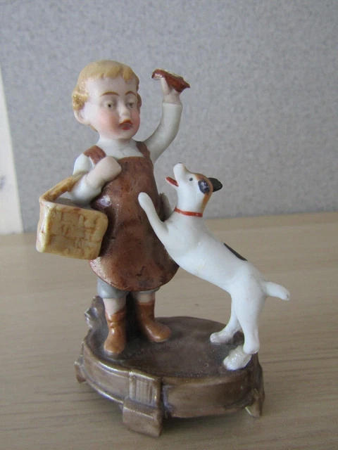 Très ancien petit BISCUIT polychrome - "L'enfant et le chien" - Excellent état -