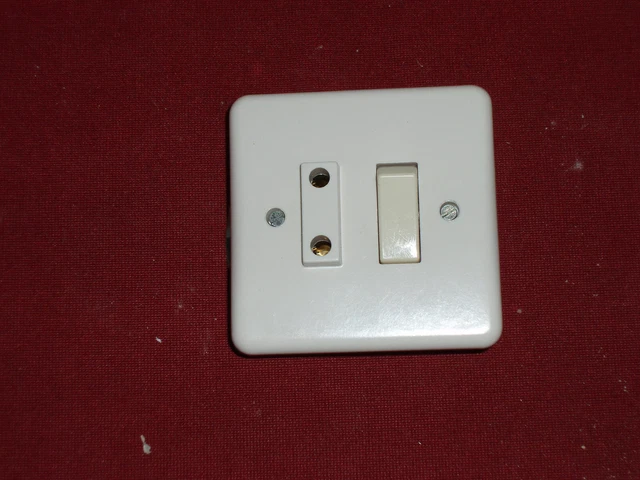 Prise 2 pôles sans terre saillie ASL, LEGRAND, blanc