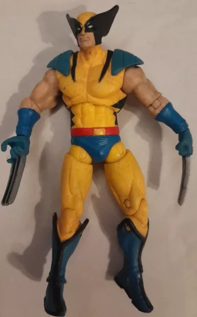 Classic Costume Wolverine - Marvel Universe 4 Inch Action Figure
