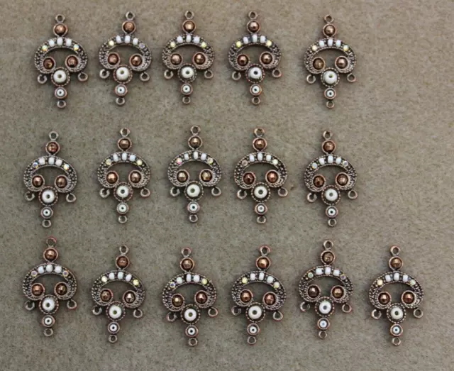 Lot de 16 pendentifs breloques "poupées" 30x17 mm