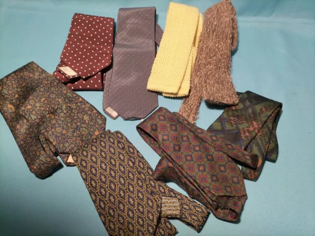 Lot De 8 Cravates Vintages Soie Et Autre...