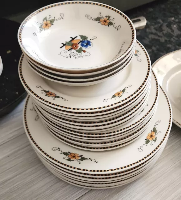Old Ivory Syracuse China Chiquita 25 piece Set