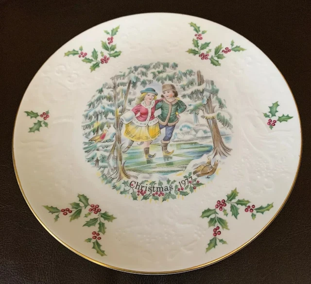 Royal Doulton Christmas 1977 Limited Edition Collector Plate 8 inches