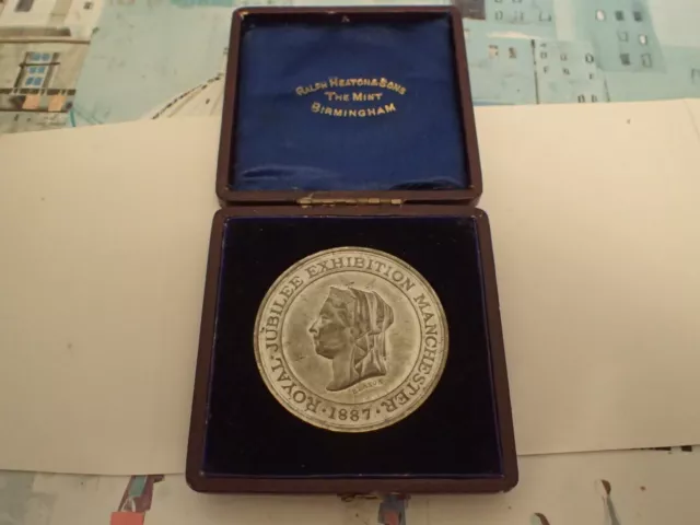 Queen Victoria 1887 Manchester exhibition medal Ralph Heaton Birmingham cased