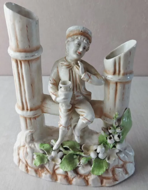 Ancienne statuette / figurine, biscuit / porcelaine, vase / soliflore