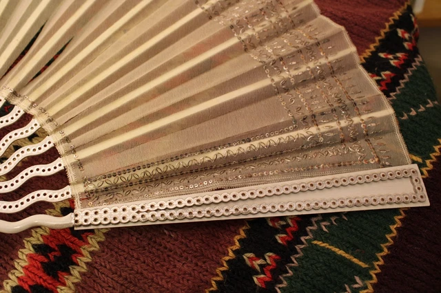 Grand Éventail en tulle brodé de séquins, Fächer, XIXe