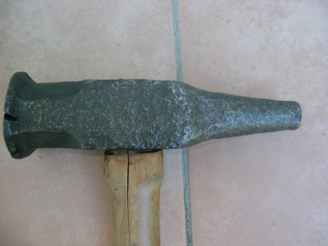 OUTIL ANCIEN, N° 5 marteau CARRE et ROND forgeron, dinandier