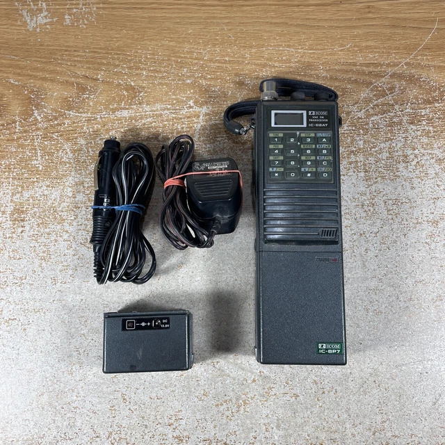 IC02AT HAM Radio 2Meter VHF FM HandHeld Transceiver EUR 140,62