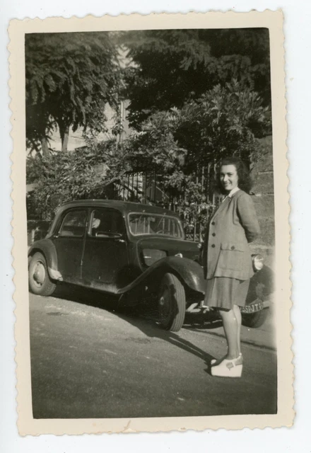 Vintage SNAPSHOT PHOTO - Summer 1947 Women's Womens Antique Car Wedge Shoes