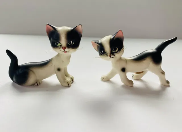 Kitschy Vintage Collectible Kitty Cat Salt And Pepper Shakers