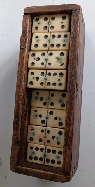 Série De 28 Dominos Anciens Dans Leur Boîte - Occasion