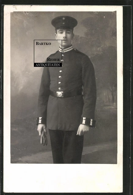 Foto I.WK Stuttgart 1915 Garde-Soldat in Uniform mit Schirmmütze,