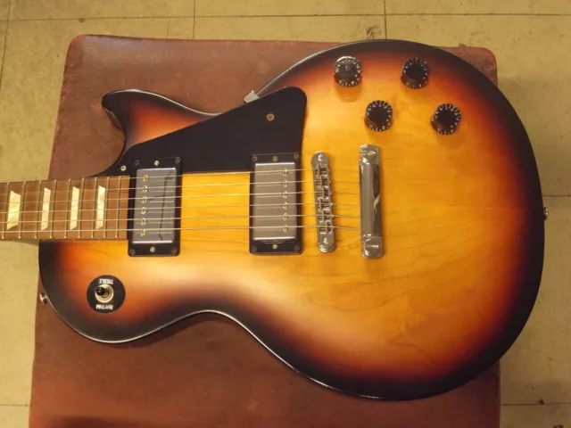 Gibson Les Paul Studio Faded / Guitare électrique avec SC fabriquée en 2012...