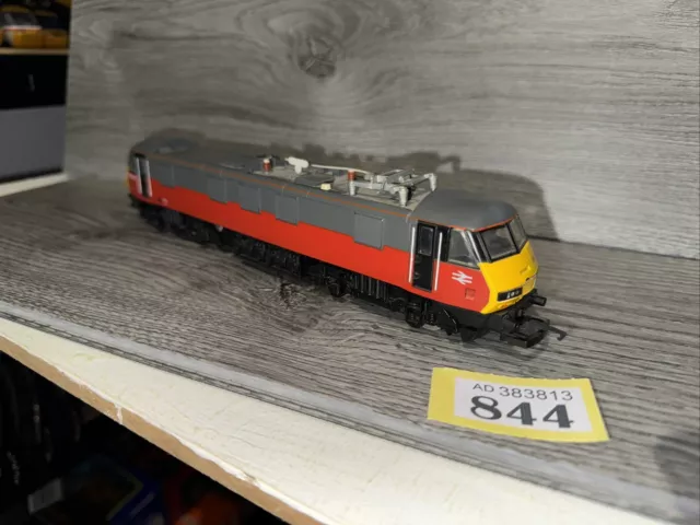 Hornby Klasse 90 020 elektrische Loco Eisenbahn Pakete Lackierung Puffer fehlen