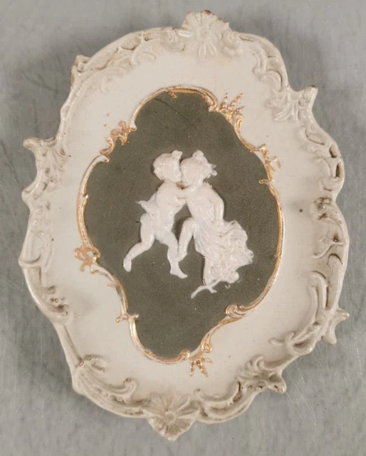 Petite PLAQUE Murale en PORCELAINE 2 Angelots Dorures Decor Arabesques Floral T