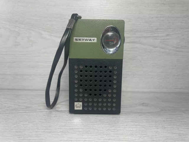 Vintage SKYWAY portable Radio Retro Green & Black Made In Hong Kong Working