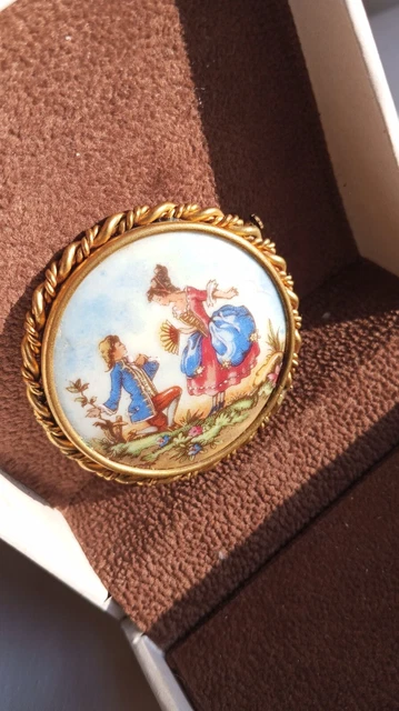 Broche Ancienne Porcelaine De Limoges - Décor Viny Scène Galante, Métal Doré, Occasion