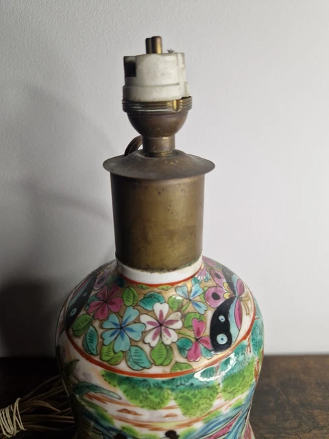 Pied de lampe du XIXe siècle en porcelaine