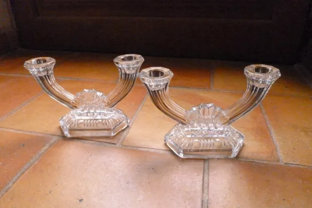 Un bougeoir verre moulé très vintage (art déco)