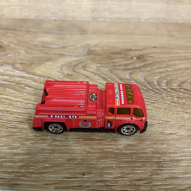 MATCHBOX 2001 WATER Pumper Red Fire Truck 164 Diecast ENG.19 6.99