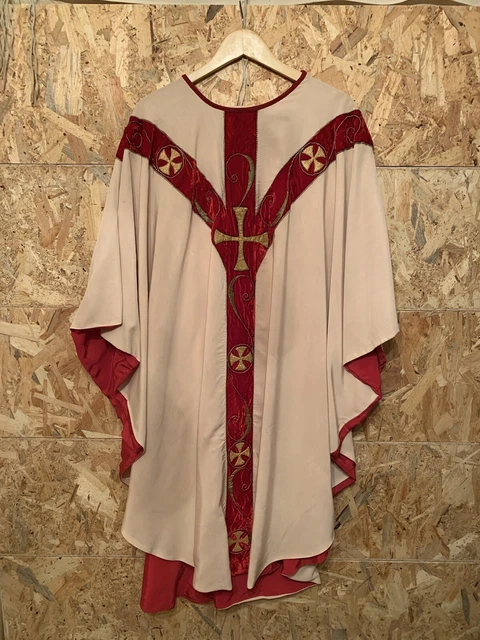 Casula Bianca In Seta E Bordi in Velluto Rosso Ricamati Apostolato Liturgico