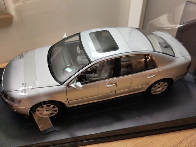 BLITZ VERSAND Opel Astra GTC 2005 Silber Silver Welly Modell