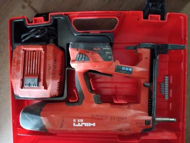 Hilti BX 3 Battery Actuated Fastener Nail Gun Tool 2 Batteries and Charger