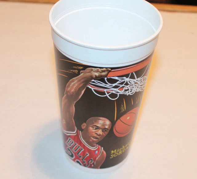 VTG 1995 MCDONALDS Michael Jordan Looney Tunes Collectors Gift Drinking
