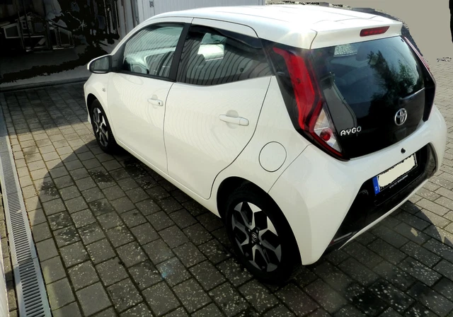 TOYOTA Aygo XPlay Club -5-Türer 1.01 5 Gang