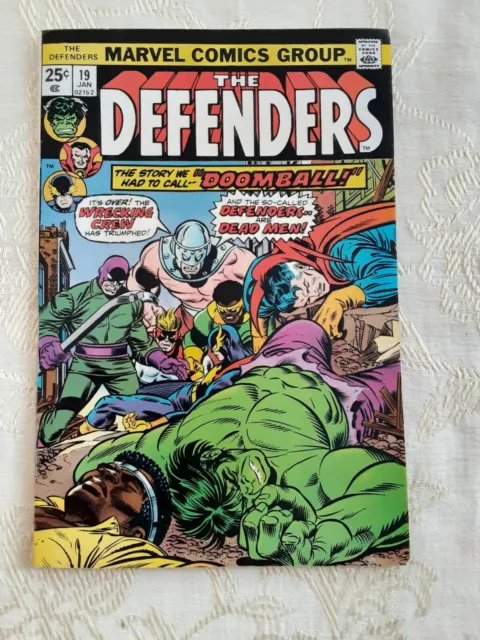 THE DEFENDERS Comic Book, Vol. 1 Number 19 (Marvel January 1975) VERY NICE!!