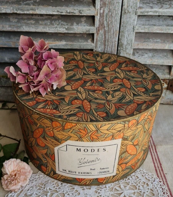 Boîte coffret collection 1930, en carton bouilli et cuir repoussé à la