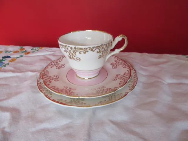 Lovely Vintage Regency bone china Pink & Gold Trio cup saucer tea plate