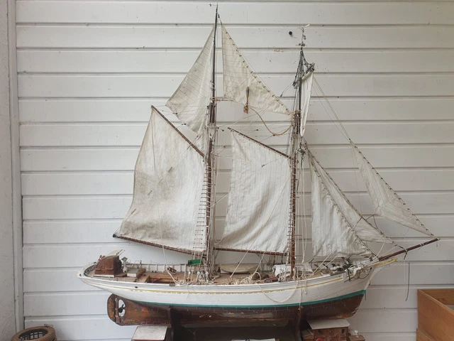 Maquette De Bateau Ancienne - Sculpture Fine XIXe - Époque XXe (belle Pièce De Vitrine)