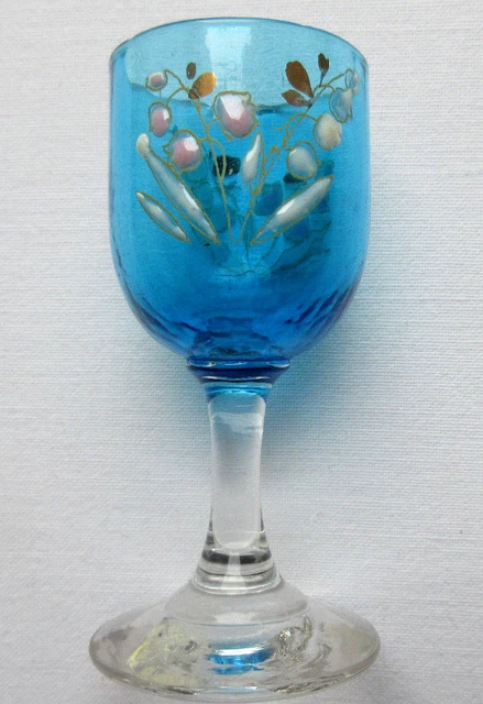 Verre à liqueur au buvant bleu sur pied incolore émaillé Legras: Muguet